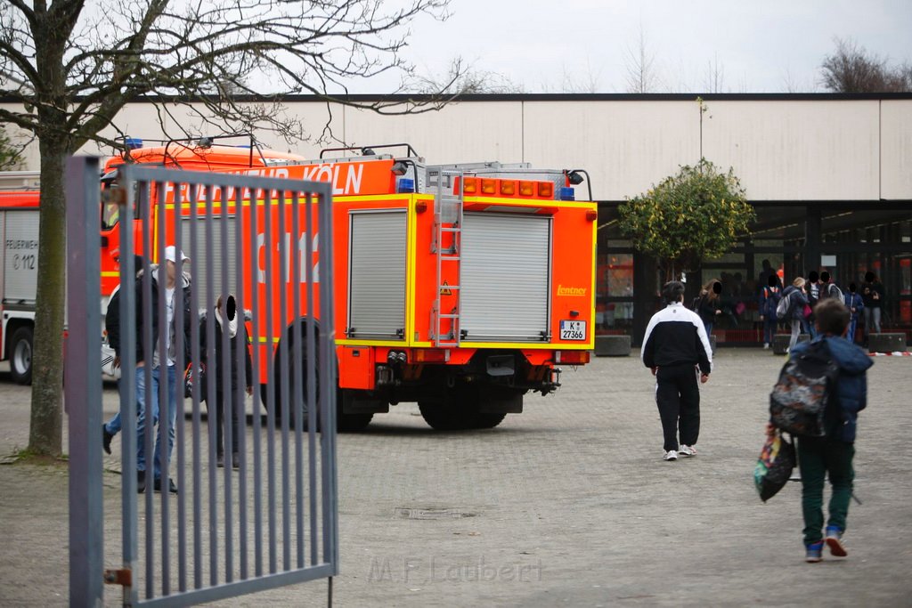 Reizgas gesprueht Schule Koeln Chorweiler Merienstr P08.JPG